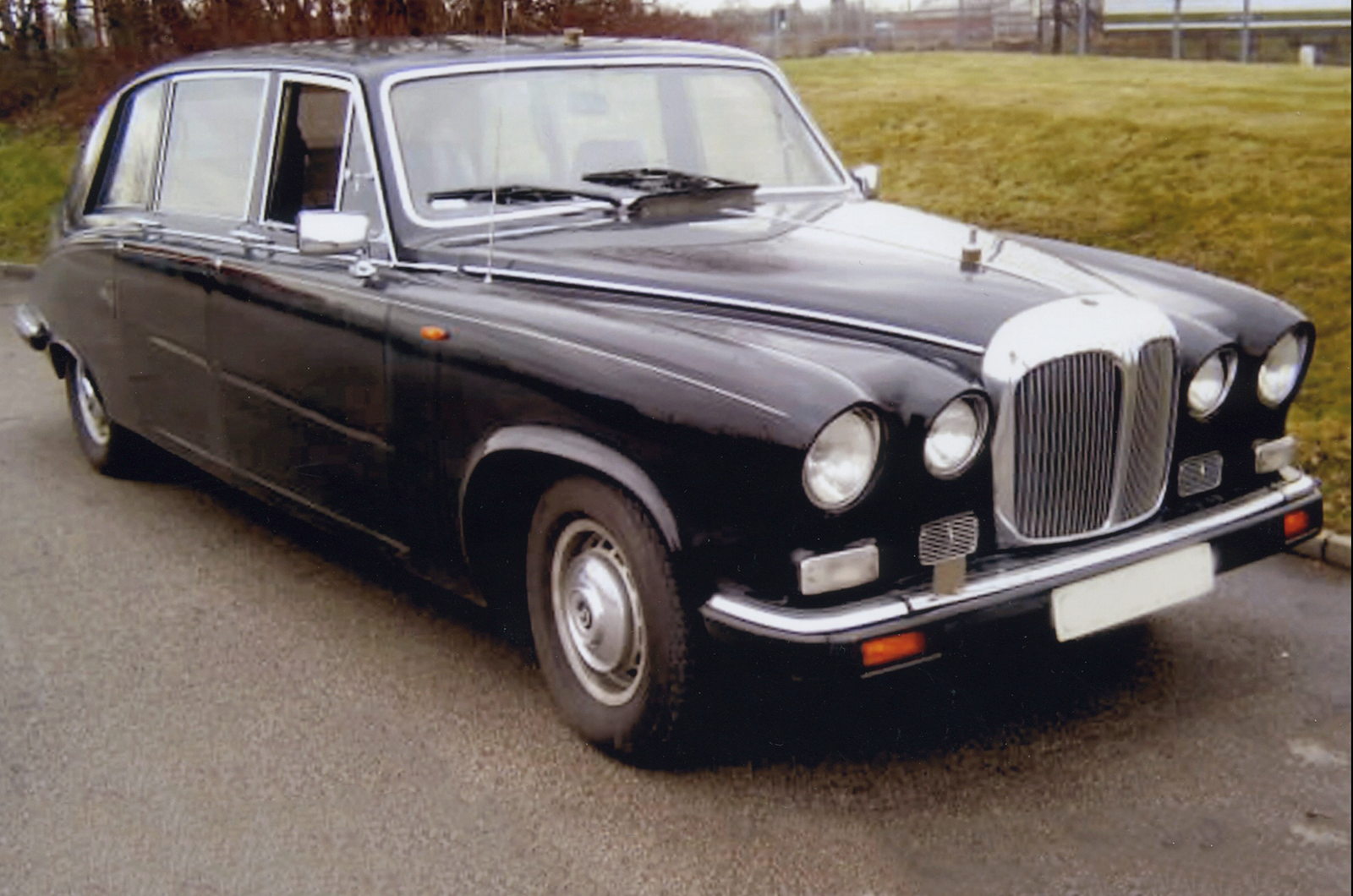 1.-Daimler-DS420-Limousine.png