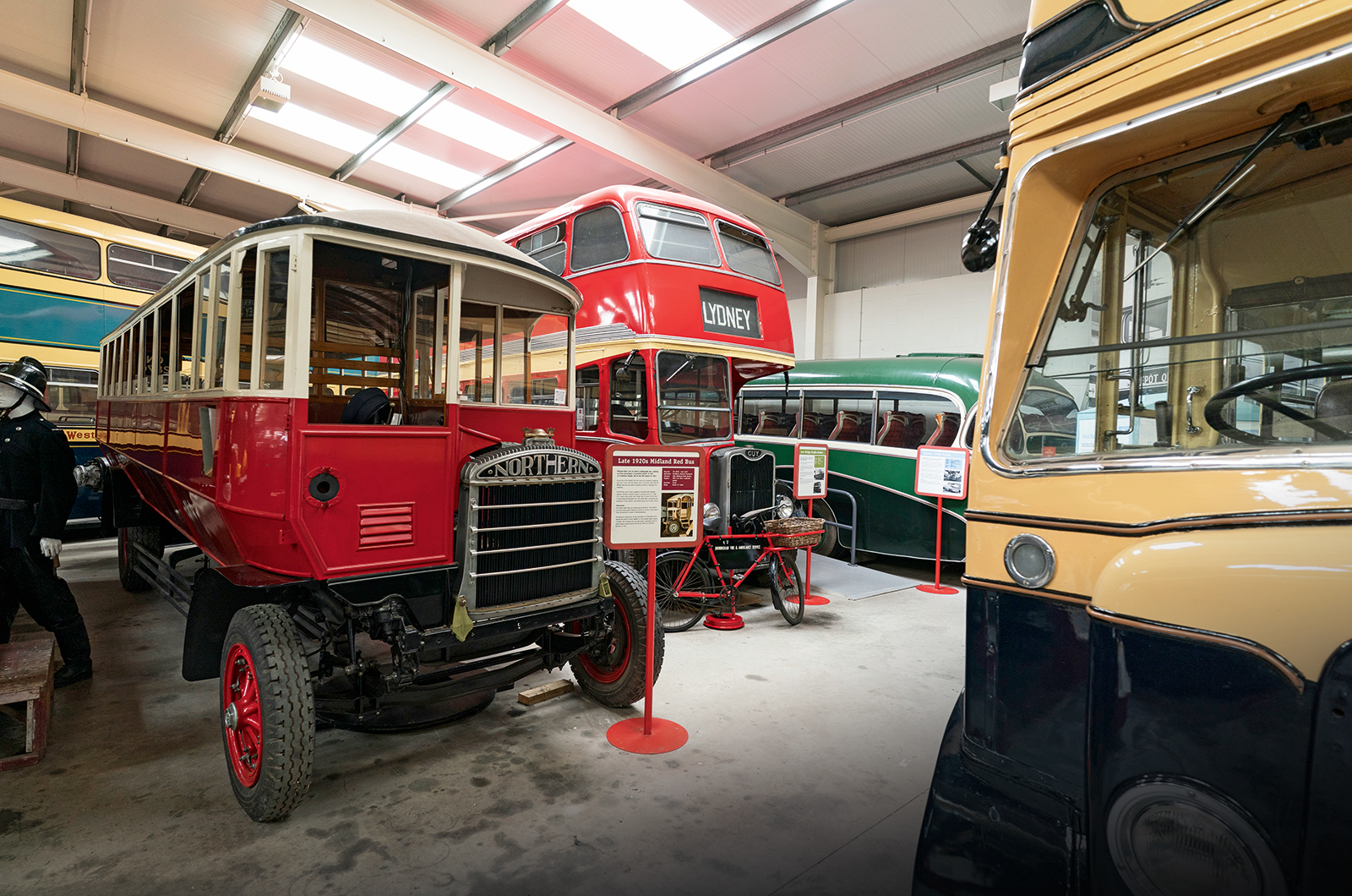 Classic & Sports Car – Classic shrine: Transport Museum Wythall