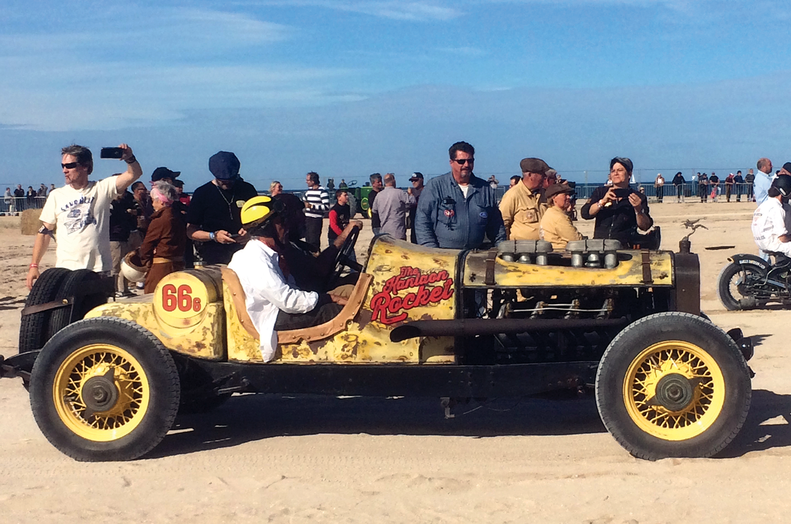 Classic & Sports Car – Normandy Beach Race: sun, sea, sand and speed
