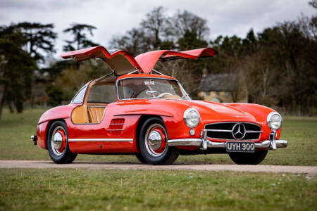 Classic & Sports Car – Gullwing flies high at Silverstone Classic 2019 sale