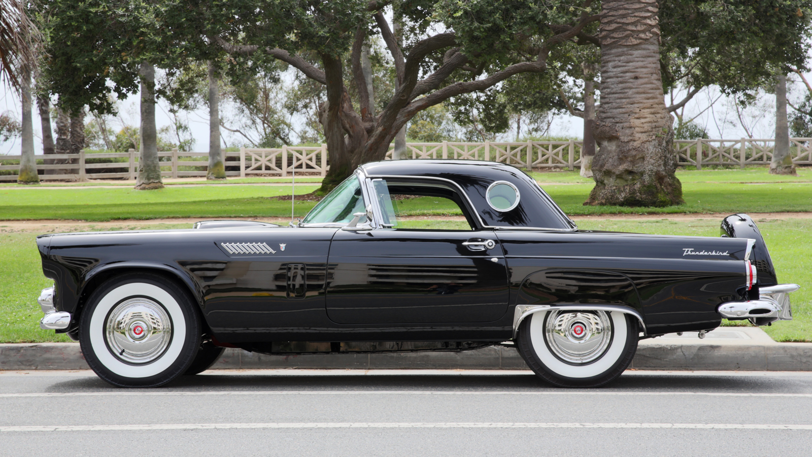 Marilyn Monroe’s Ford Thunderbird heads to auction for the first time ever