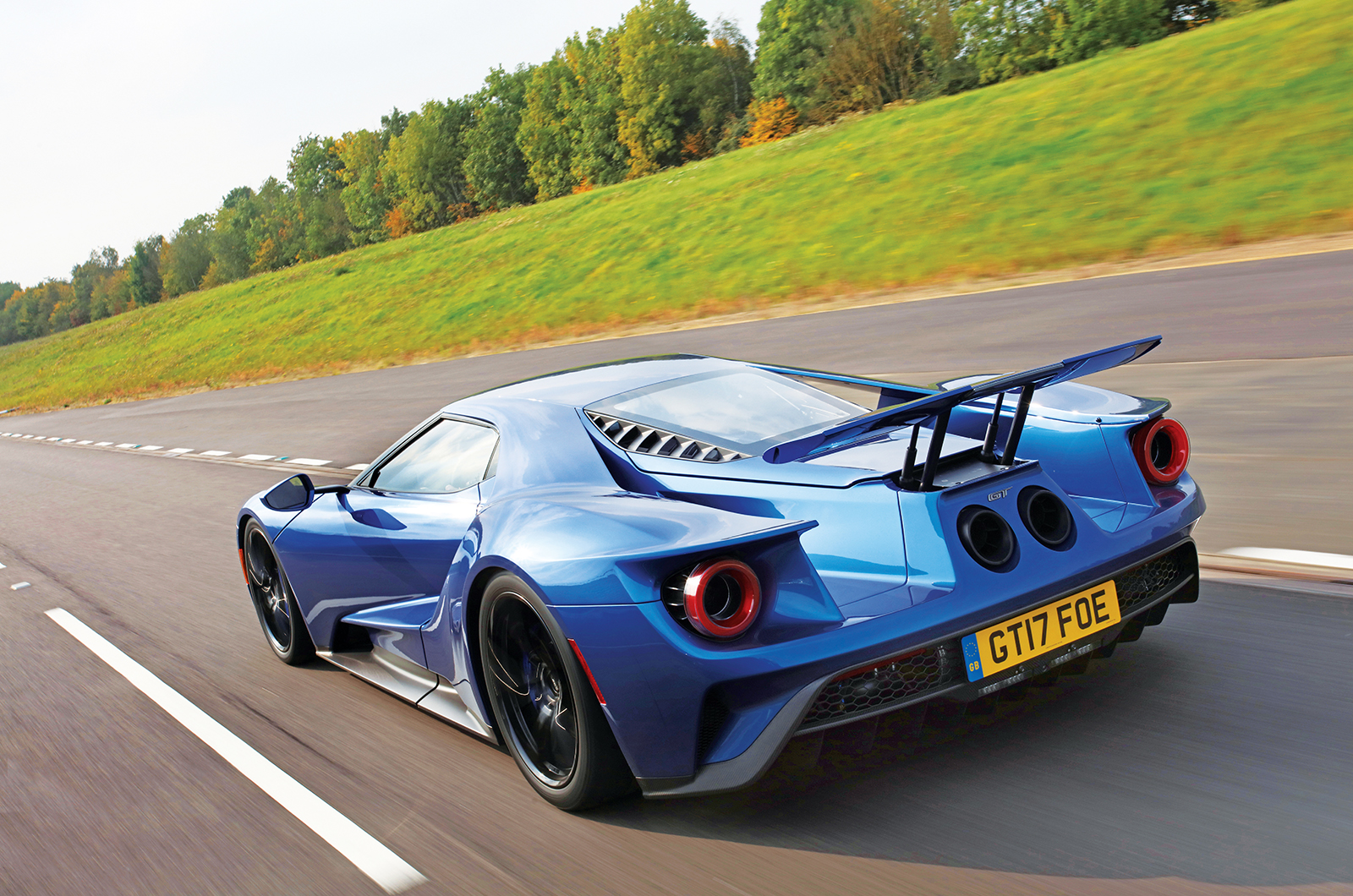 Classic & Sports Car – Ford's Ferrari beaters