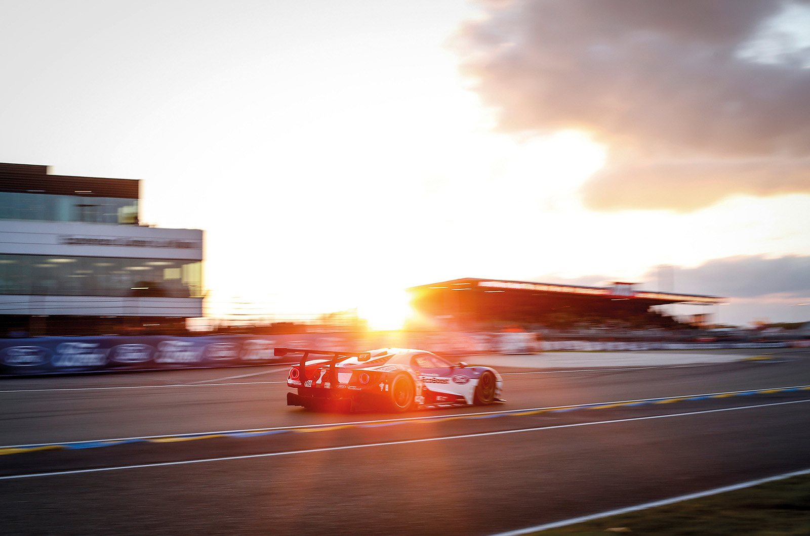 Classic & Sports Car – Ford's Ferrari beaters