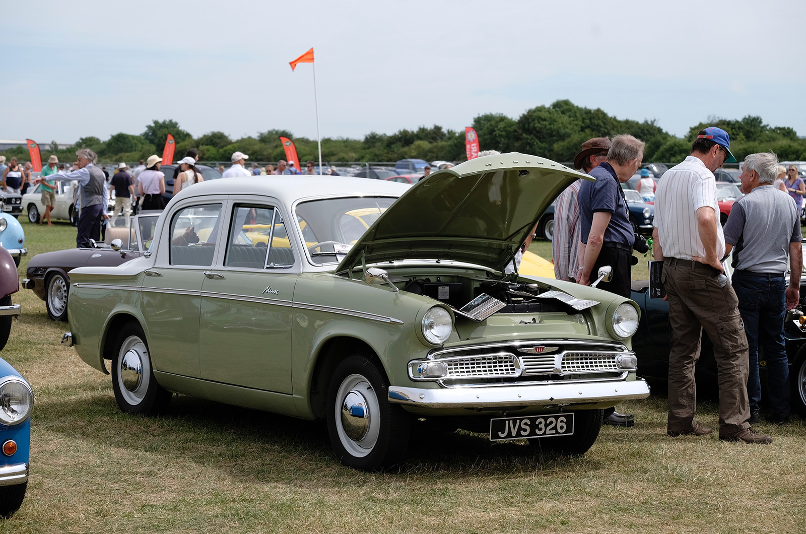 The sun shines on The Classic & Sports Car Show in association with Flywheel 