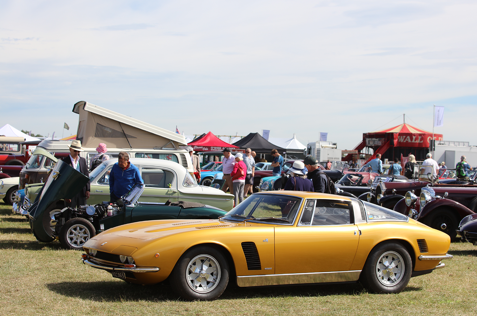 The sun shines on The Classic & Sports Car Show in association with Flywheel 