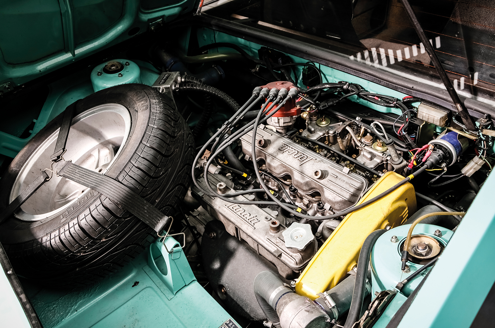 Classic & Sports Car – Fiat X1/9 vs Lancia Beta Monte-Carlo