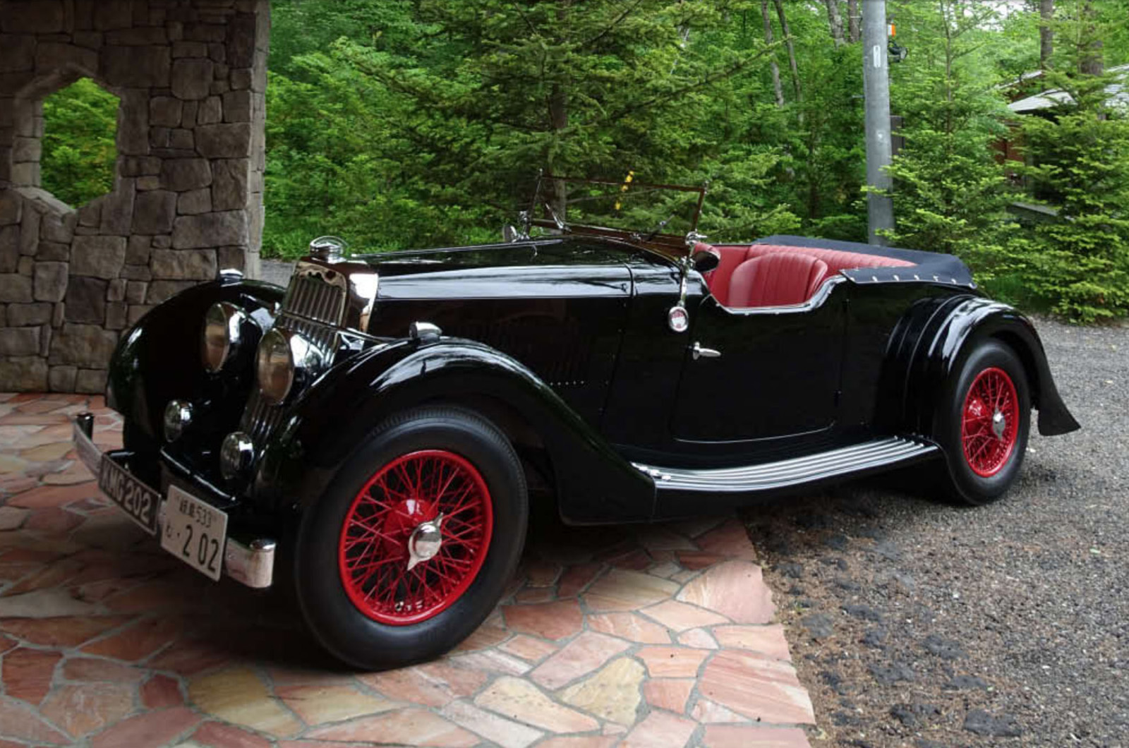 Classic & Sports Car – Aston Martin party at Hampton Court Palace