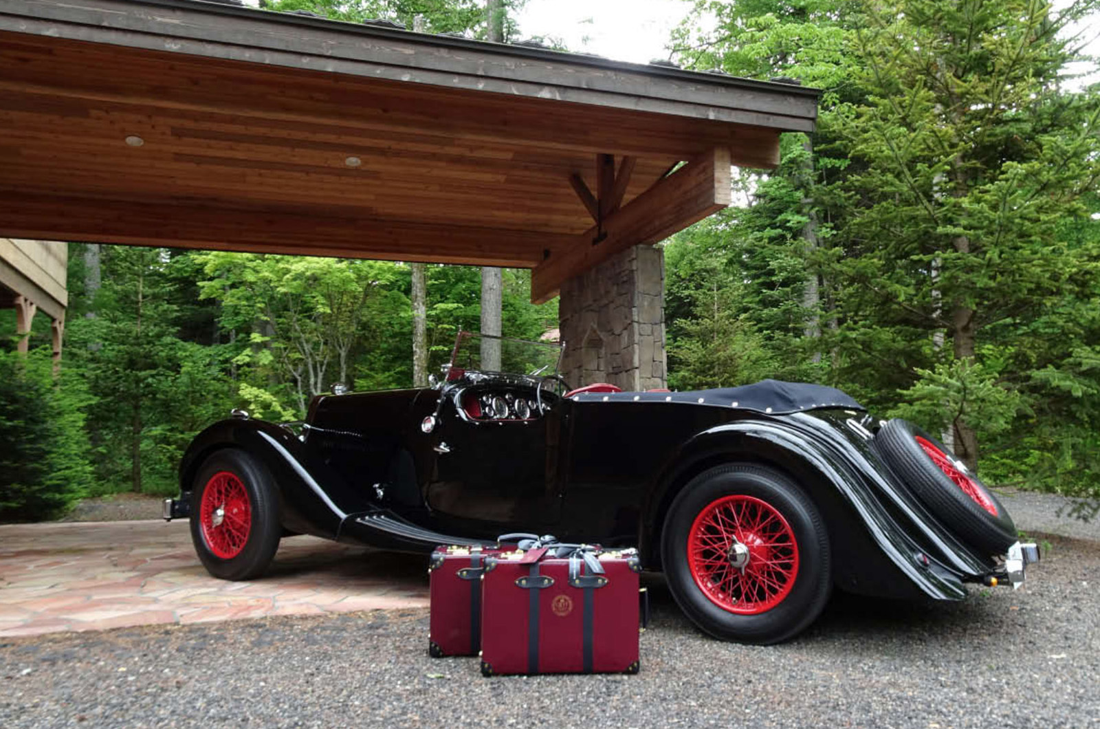 Classic & Sports Car – Aston Martin party at Hampton Court Palace