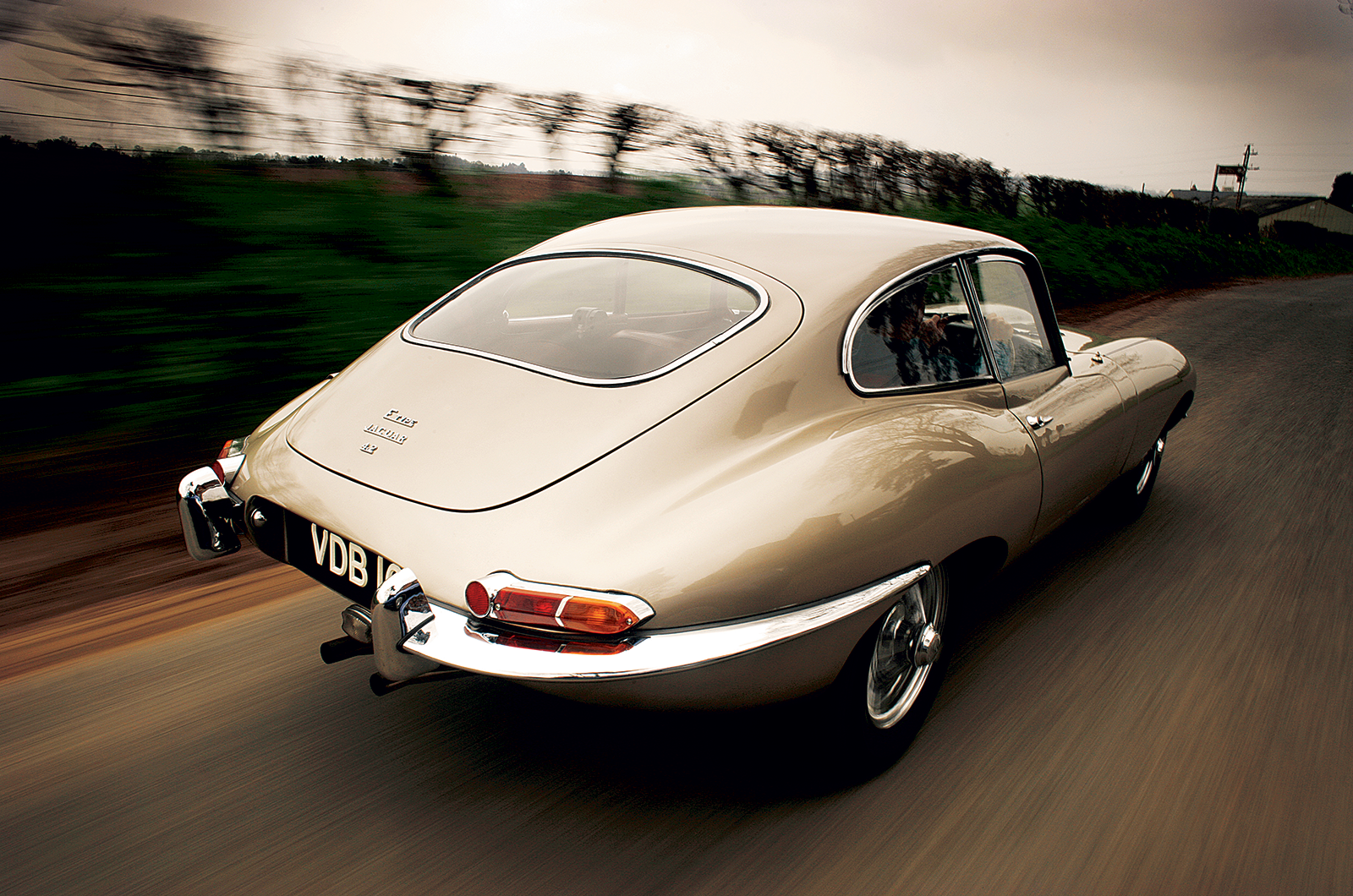 Classic &amp; Sports Car – Everyone wants a Jaguar E-type, but which one is best?