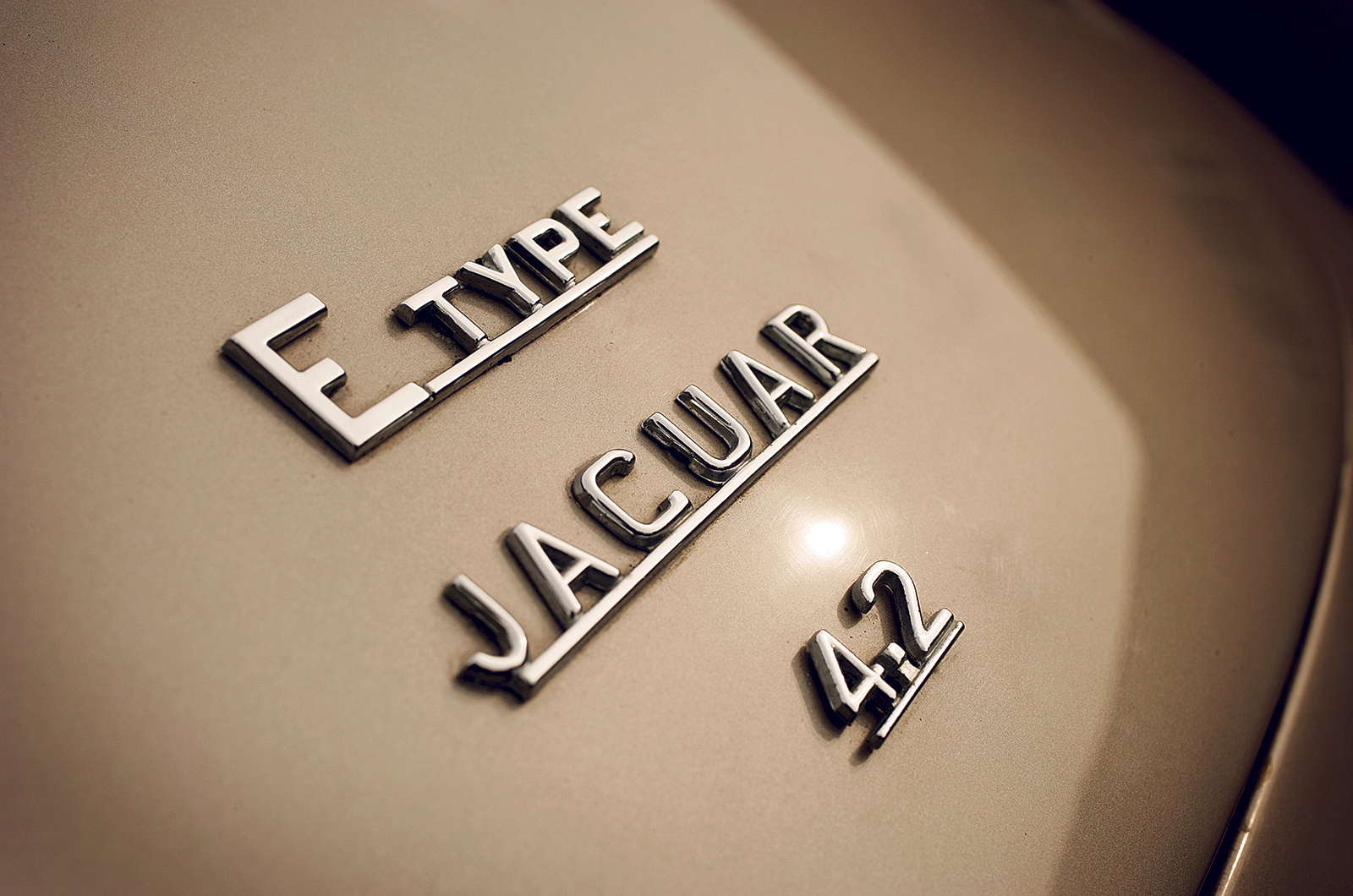 Classic &amp; Sports Car – Everyone wants a Jaguar E-type, but which one is best?