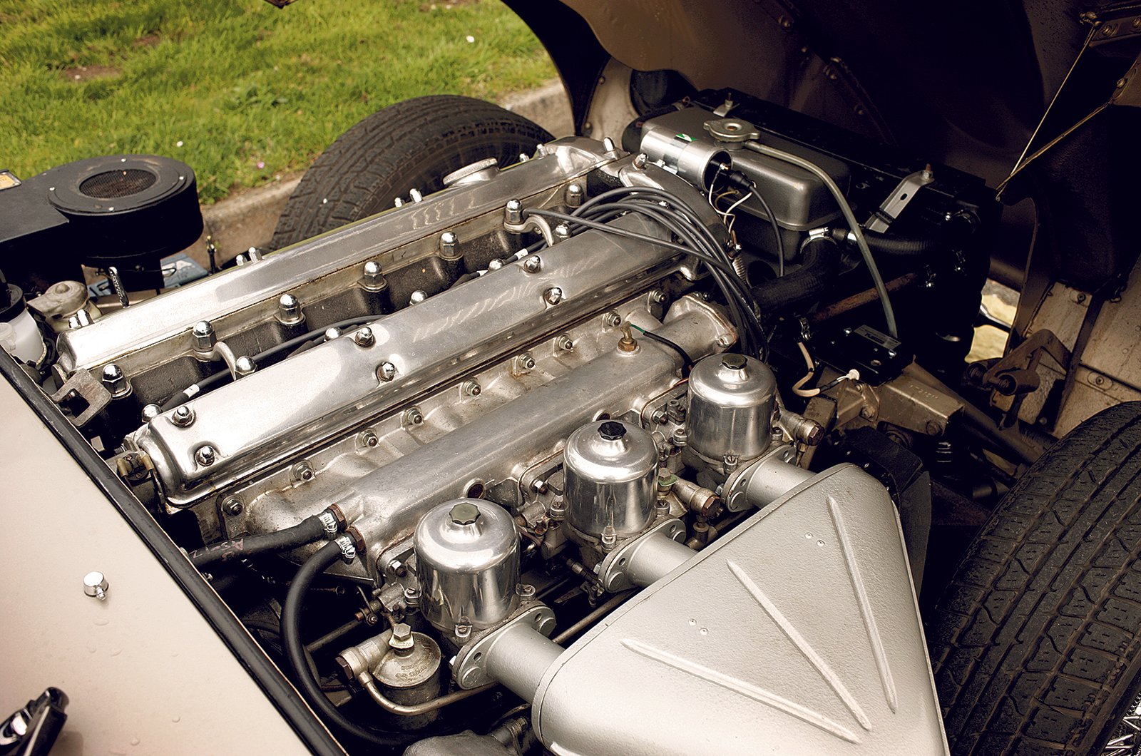 Classic &amp; Sports Car – Everyone wants a Jaguar E-type, but which one is best?