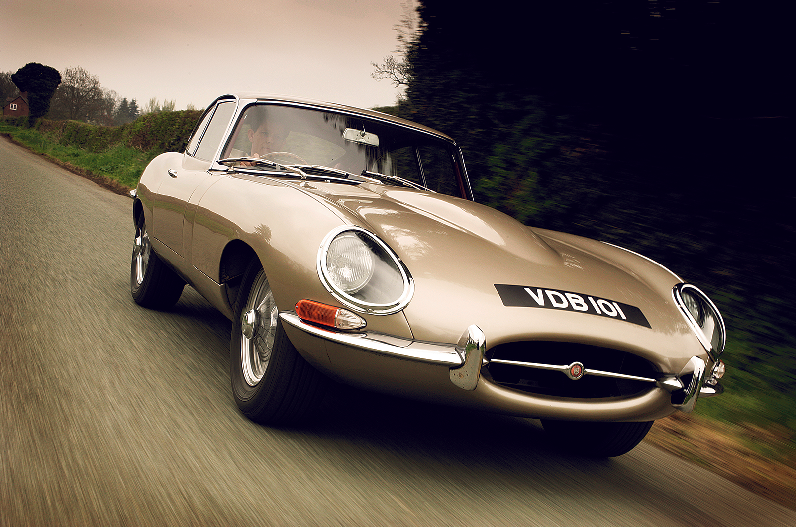 Classic &amp; Sports Car – Everyone wants a Jaguar E-type, but which one is best?