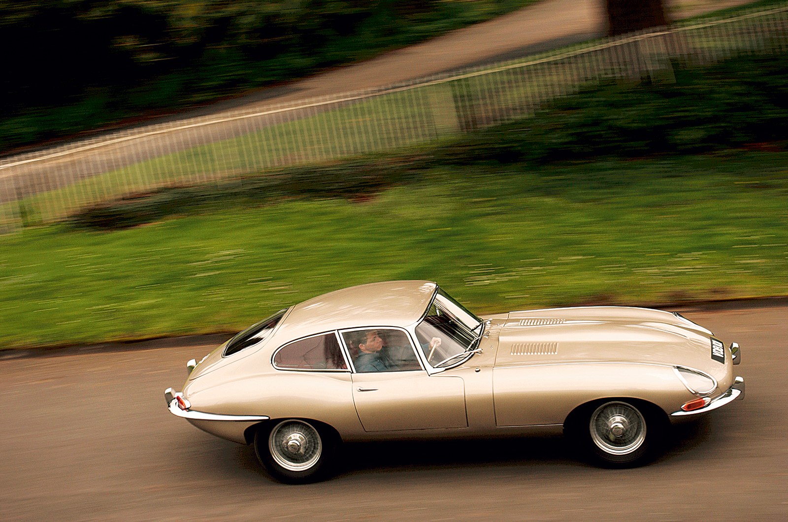 Classic &amp; Sports Car – Everyone wants a Jaguar E-type, but which one is best?