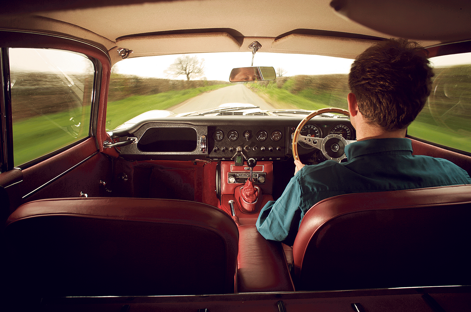 Classic &amp; Sports Car – Everyone wants a Jaguar E-type, but which one is best?