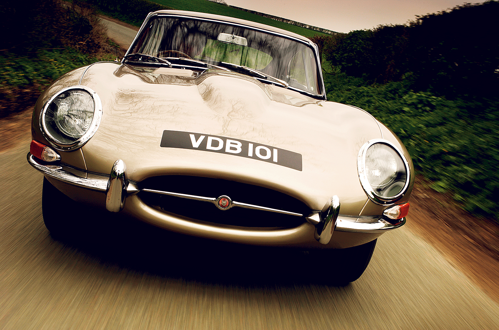 Classic &amp; Sports Car – Everyone wants a Jaguar E-type, but which one is best?