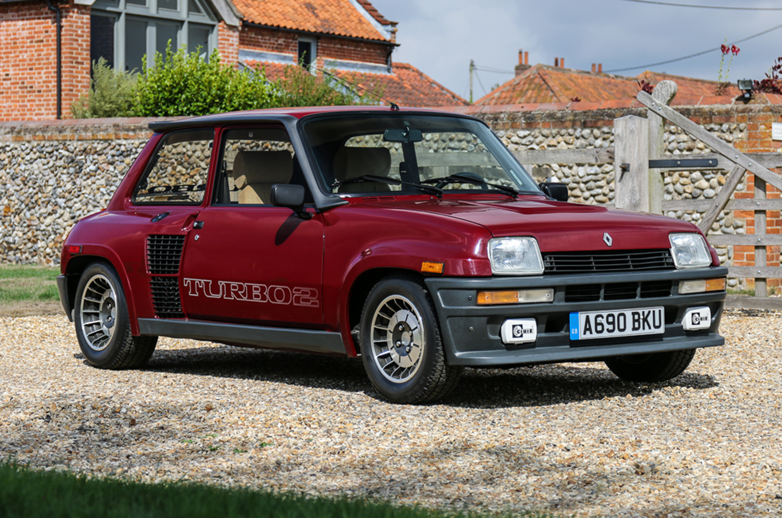 Classic & Sports Car – Ford Escort and Sierra break records at Silverstone sale