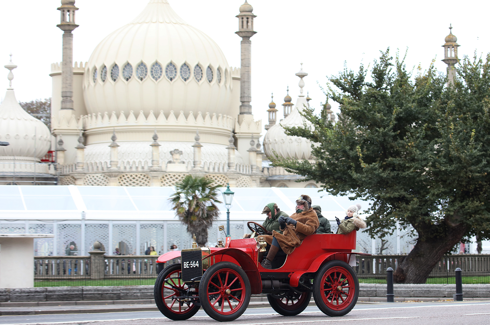 Twin routes and fine weather help make 2018 Brighton Run a roaring success