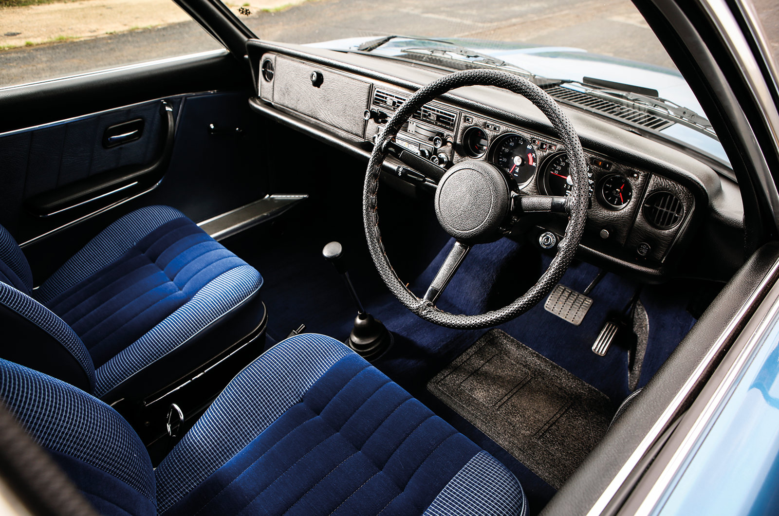 Classic & Sports Car – Is the NSU Ro80 the greatest saloon ever made? NSU Ro80 vs Audi 100 vs Citroen DS23 vs Rover 3.5 Litre vs BMW 2000 vs Mercedes-Benz 230/4