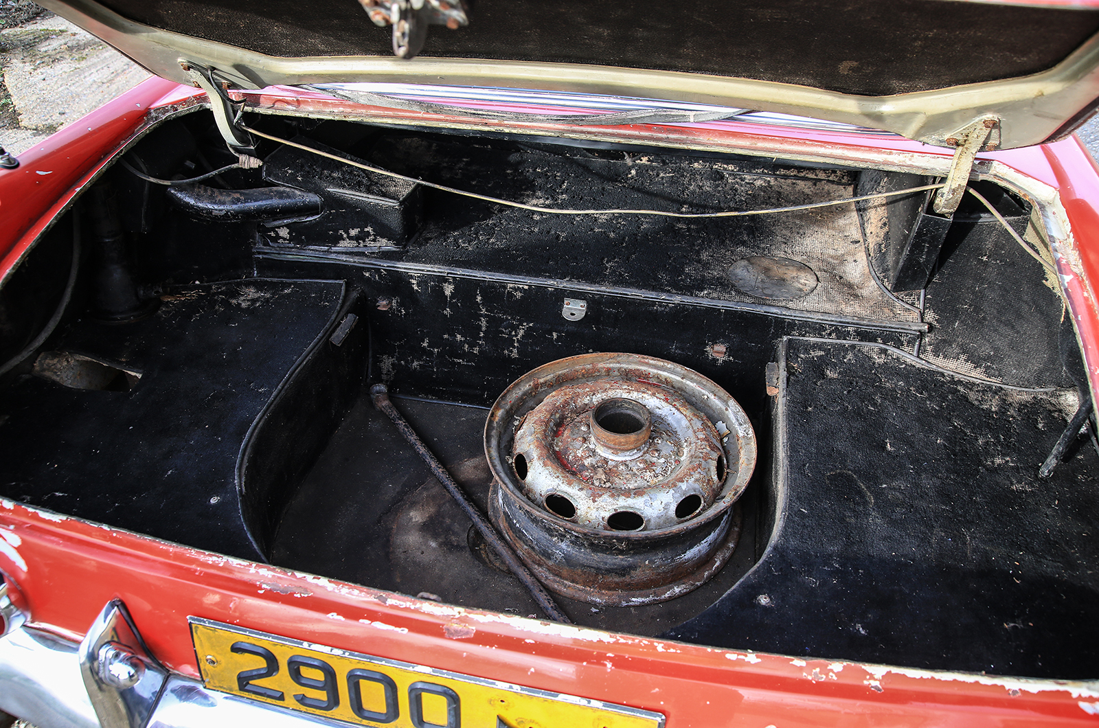 Classic & Sports Car – Barn-find Facel Vega show car to go under the hammer