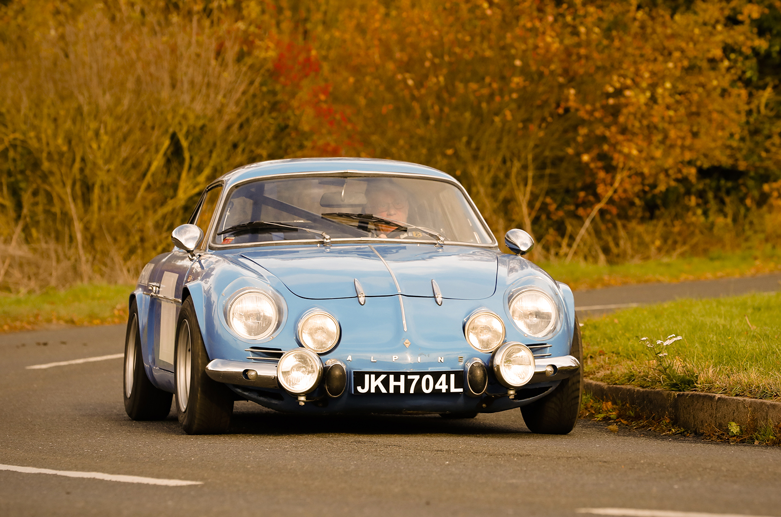 Classic & Sports Car – Porsche 911 vs Alpine A110: Rally heroes for the road