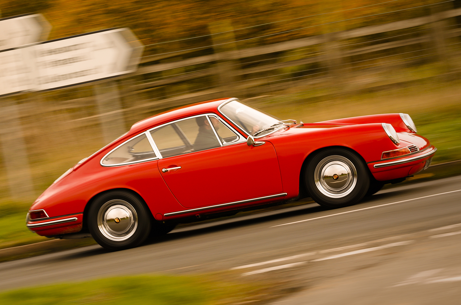 Classic & Sports Car – Porsche 911 vs Alpine A110: Rally heroes for the road
