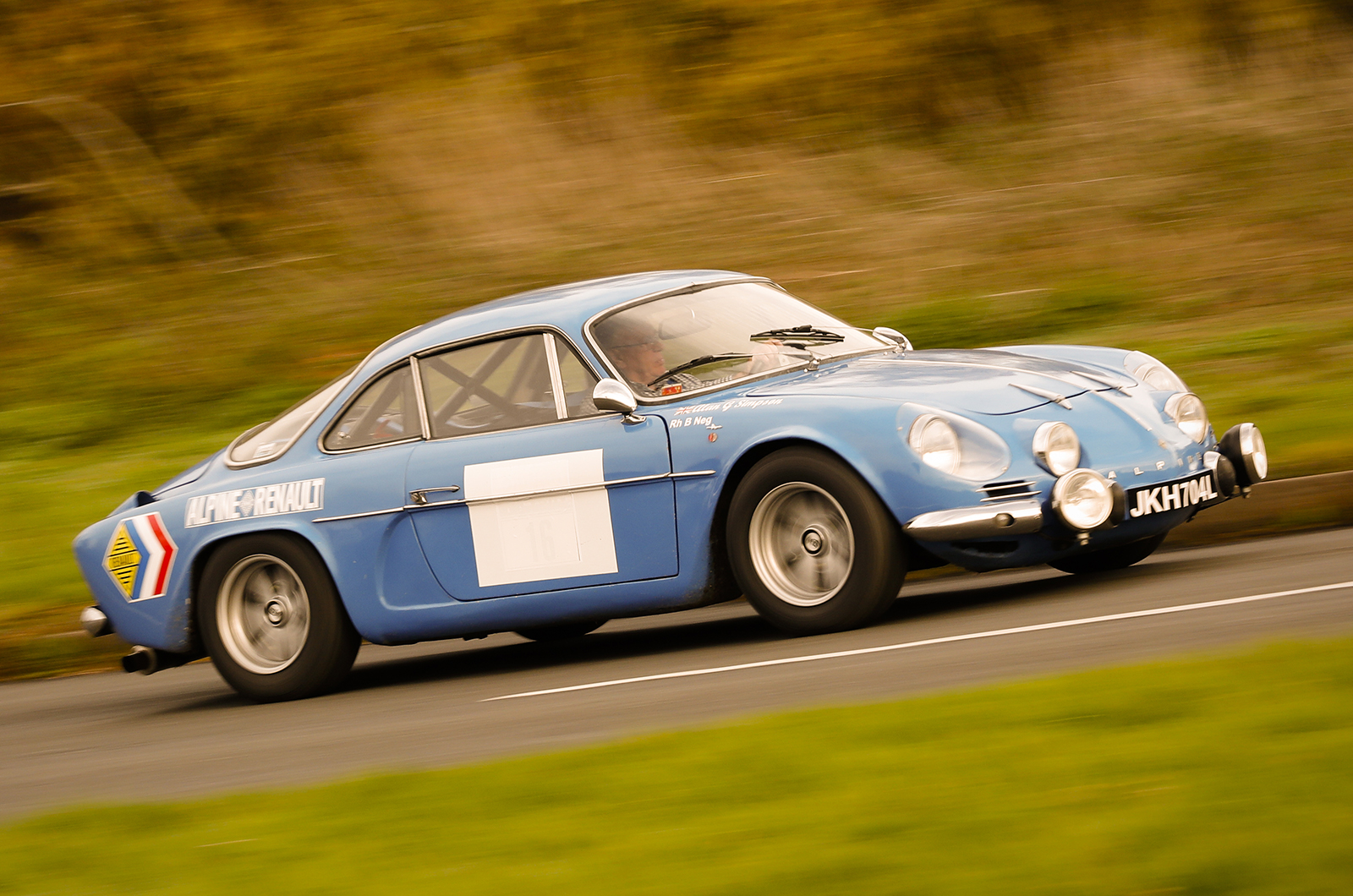 Classic & Sports Car – Porsche 911 vs Alpine A110: Rally heroes for the road