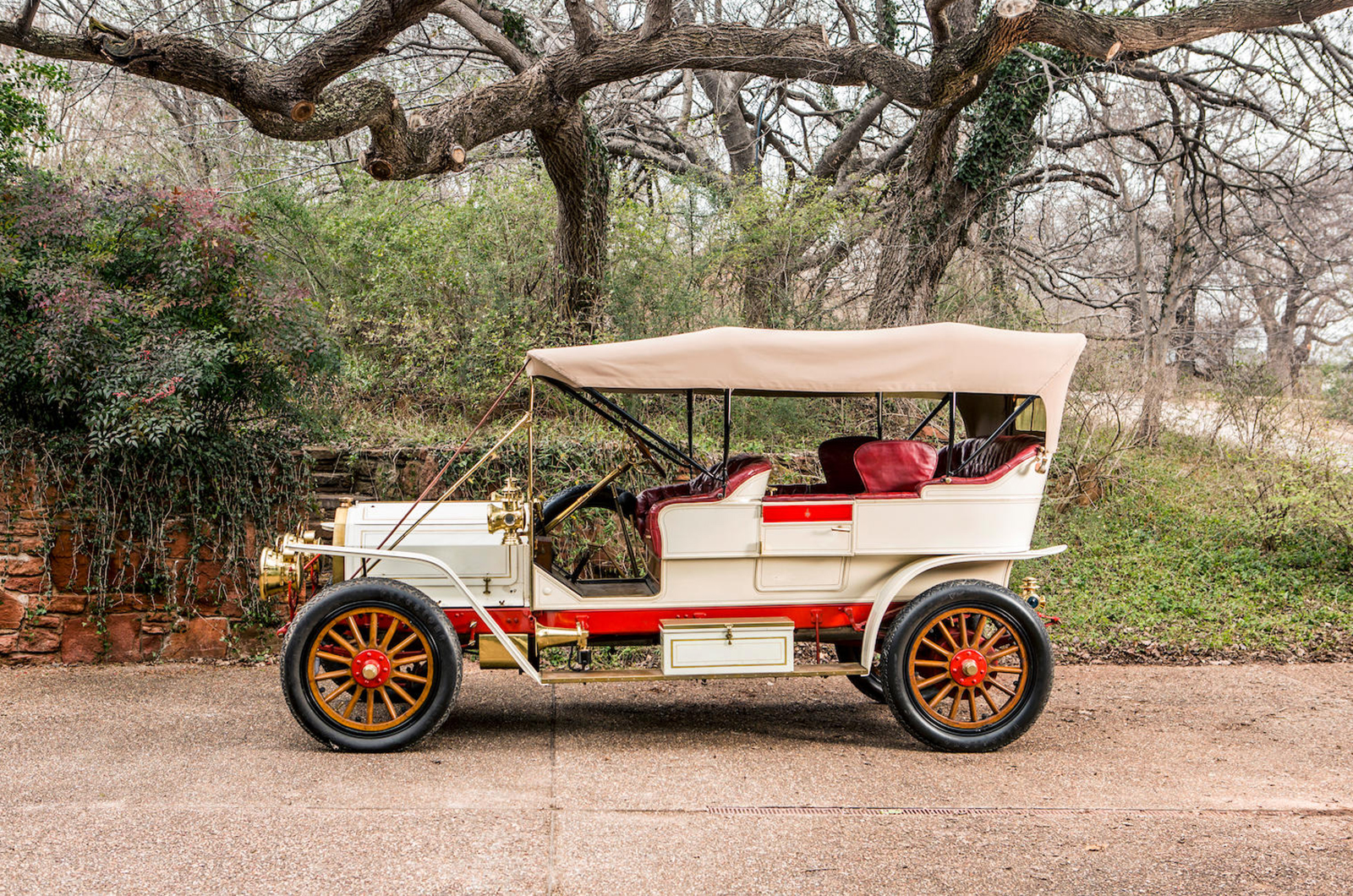 Classic & Sports Car – Wonder Welch is no-reserve 111-year-old treat