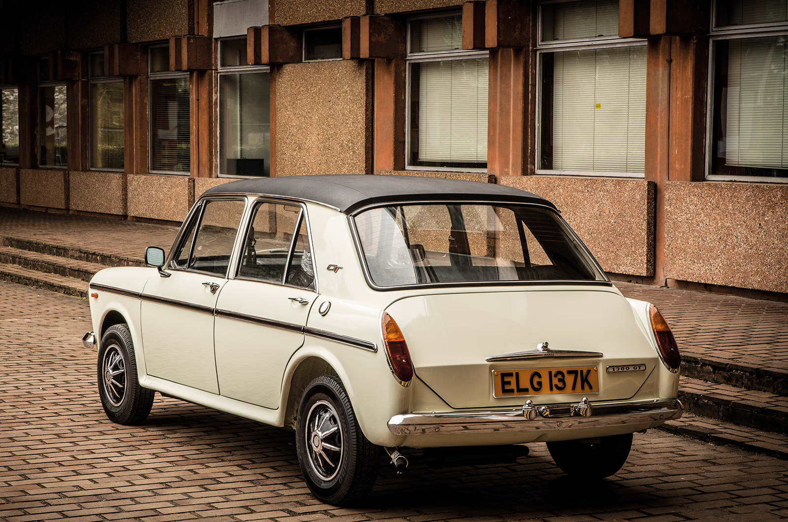 Classic & Sports Car – Morris vs Simca: Who says racy tintops were an ’80s thing?