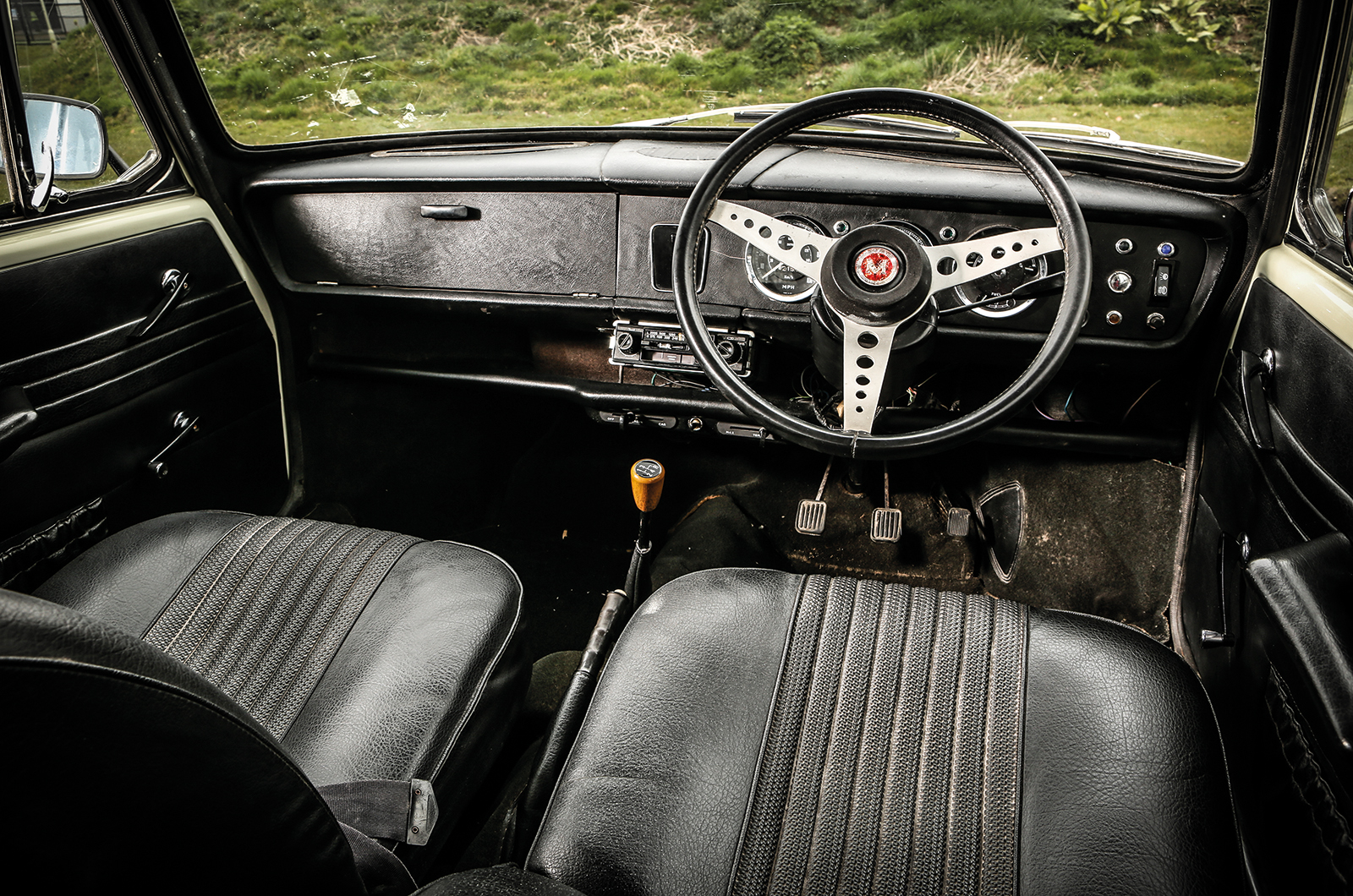 Classic & Sports Car – Morris vs Simca: Who says racy tintops were an ’80s thing?