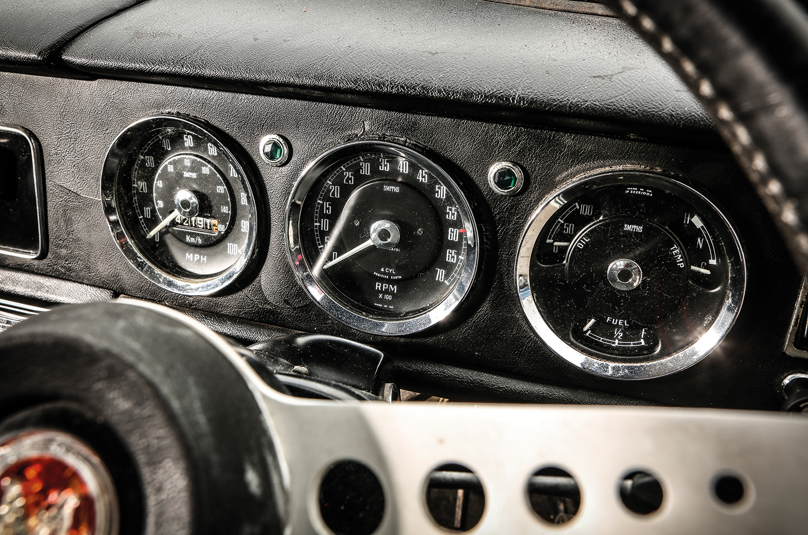 Classic & Sports Car – Morris vs Simca: Who says racy tintops were an ’80s thing?