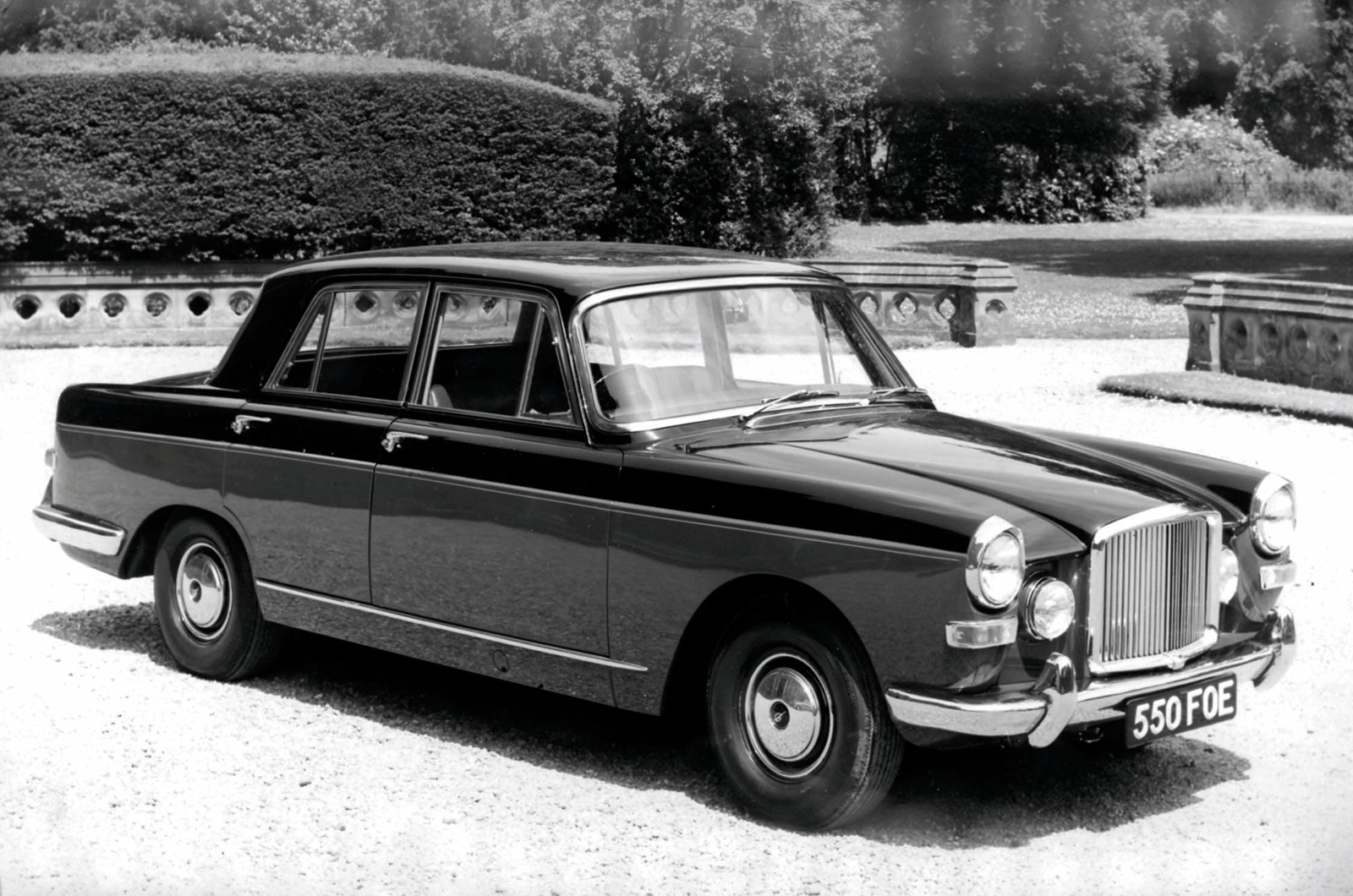 Classic & Sports Car – Buyer’s guide: Jaguar 420 and Daimler Sovereign