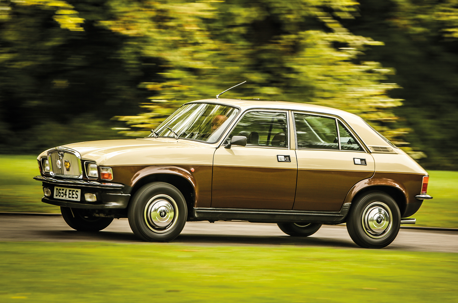 Classic & Sports Car – Avant-garde for the masses: Citroën GS Pallas vs Vanden Plas 1.7