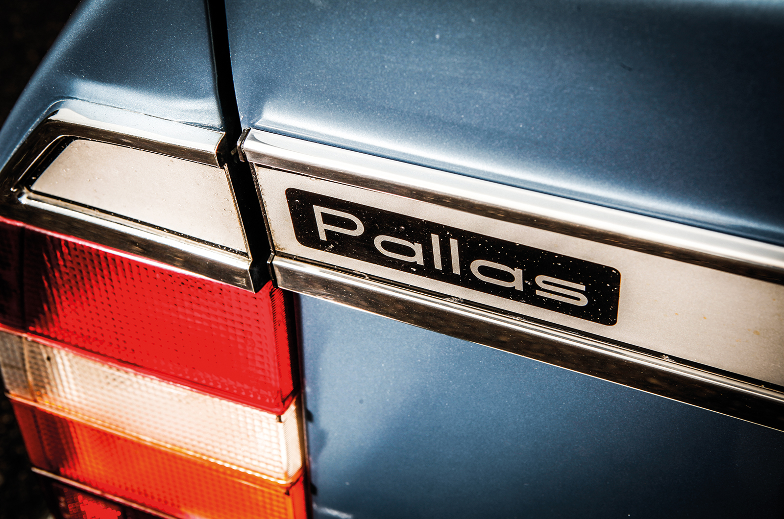 Classic & Sports Car – Avant-garde for the masses: Citroën GS Pallas vs Vanden Plas 1.7