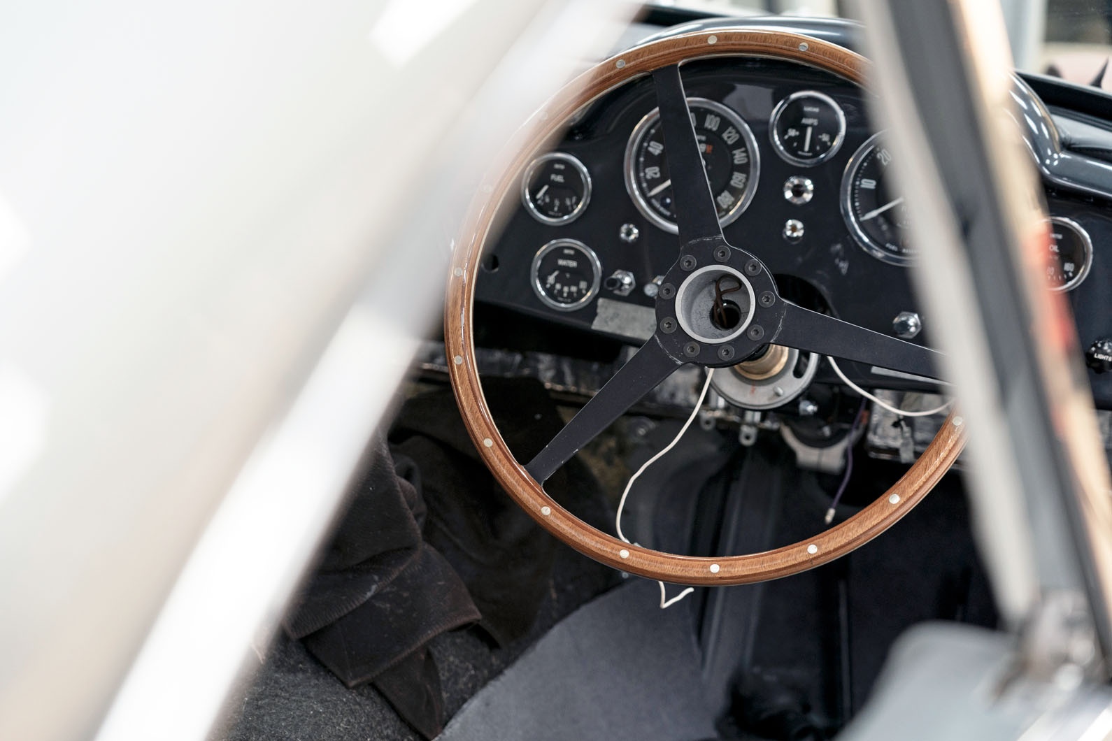 Classic & Sports Car – Aston Martin is building DB5s that 007 would be proud of