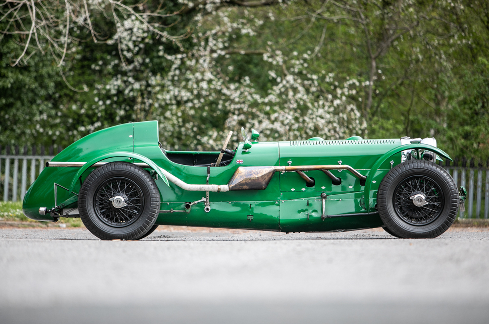 Classic & Sports Car – XJ220 pair lead Silverstone Auctions sales