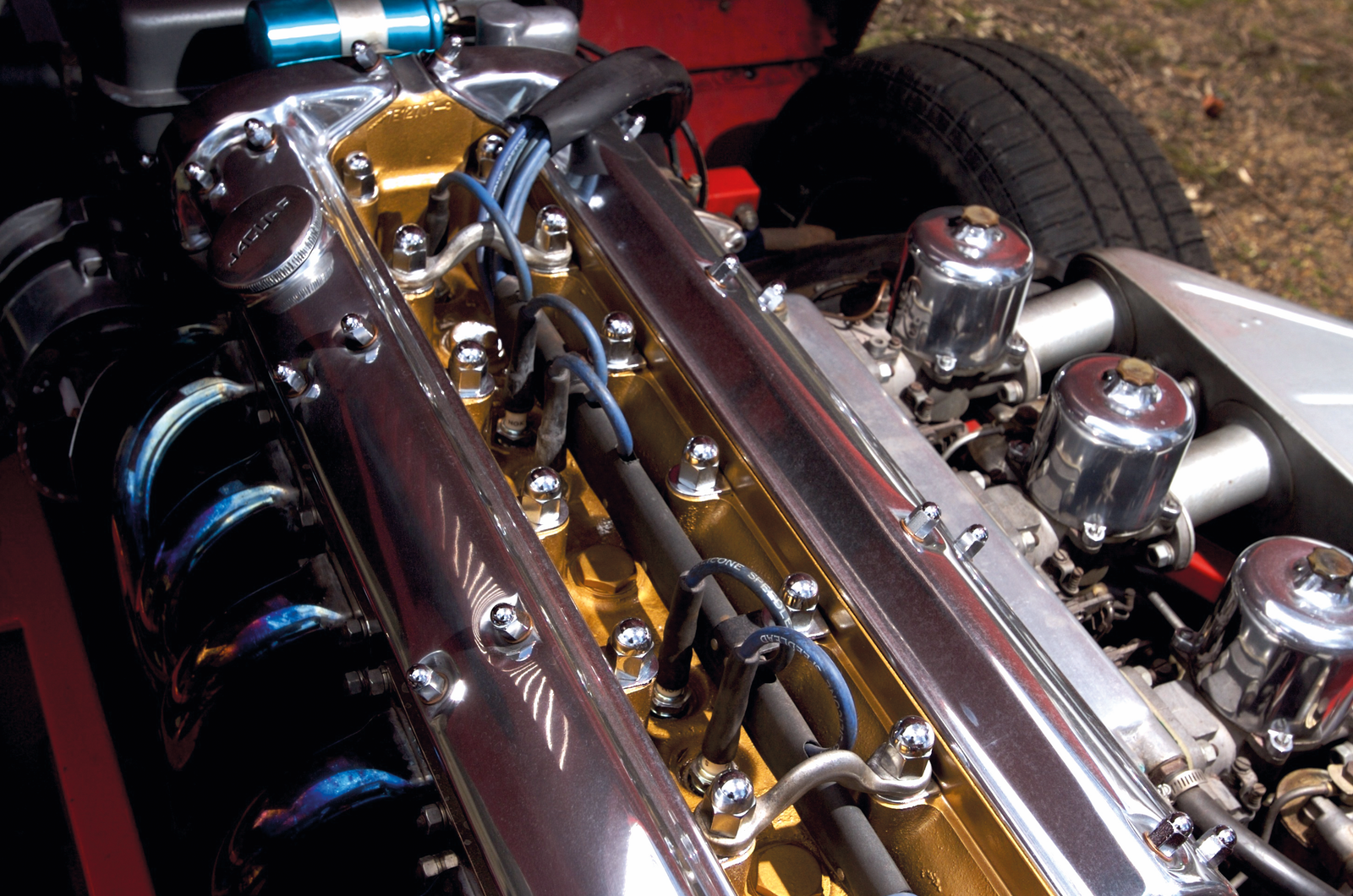 Classic & Sports Car – The civil English war: Aston DB6 vs Jaguar E-type