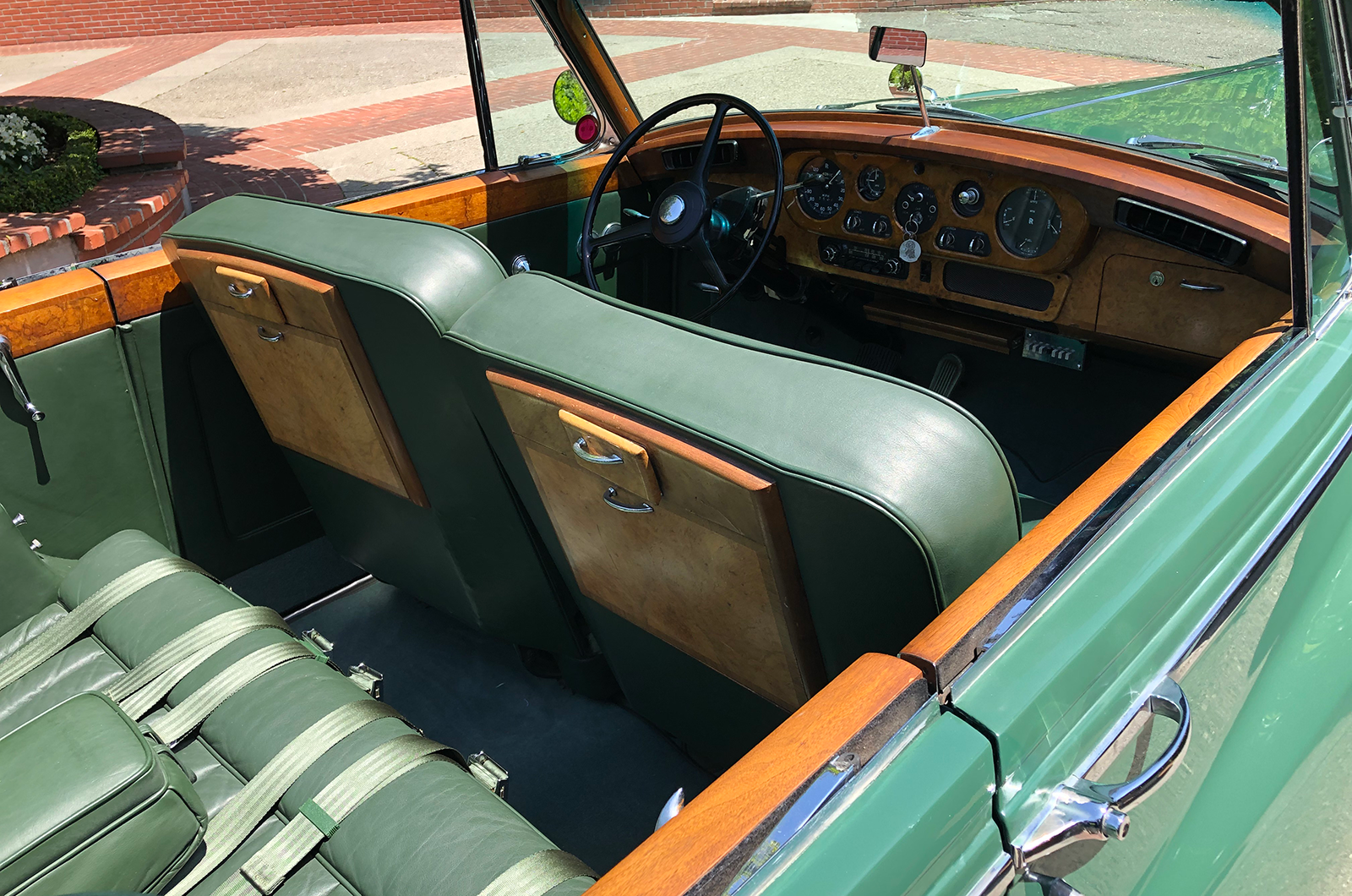 Classic & Sports Car – Live your Hollywood dreams in Liz Taylor’s Rolls-Royce