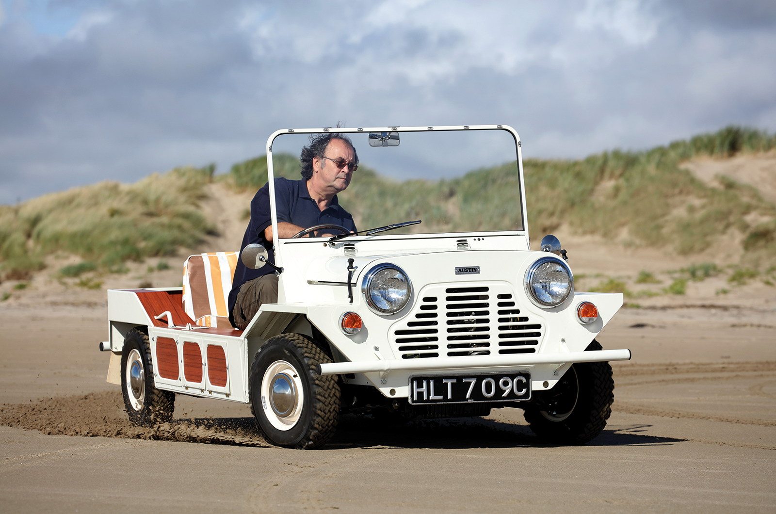 Classic & Sports Car – Mini Moke: on board with the star of a cult Brit TV show