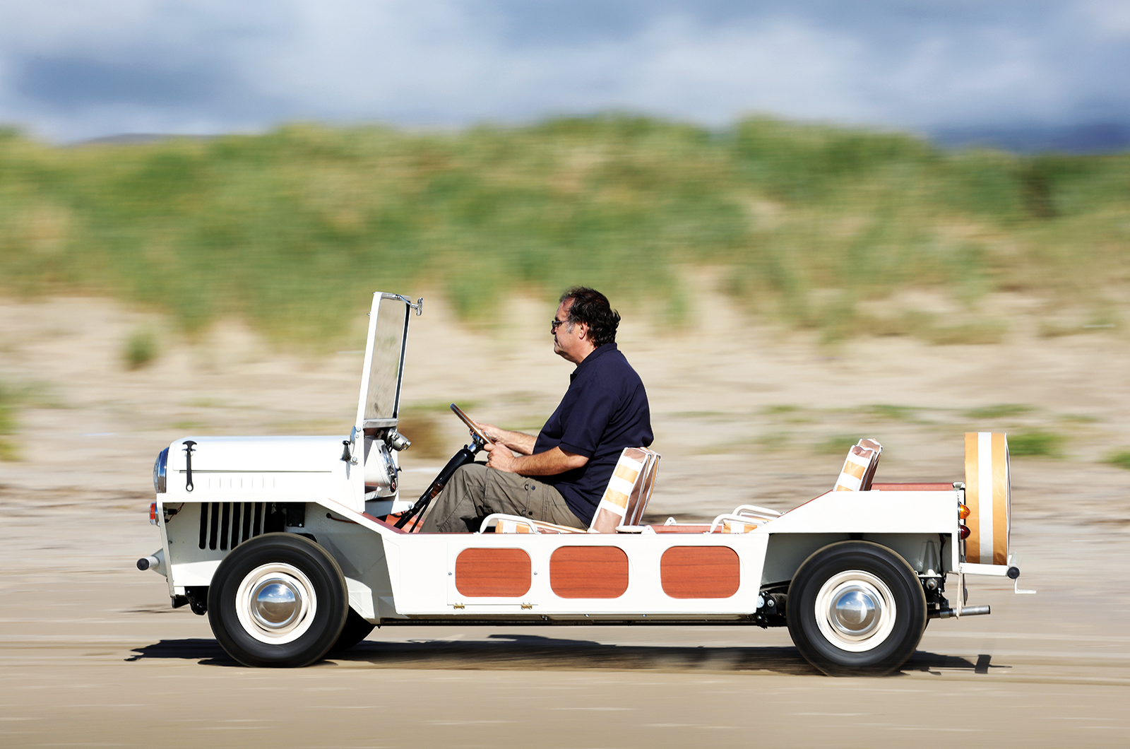 Classic & Sports Car – Mini Moke: on board with the star of a cult Brit TV show