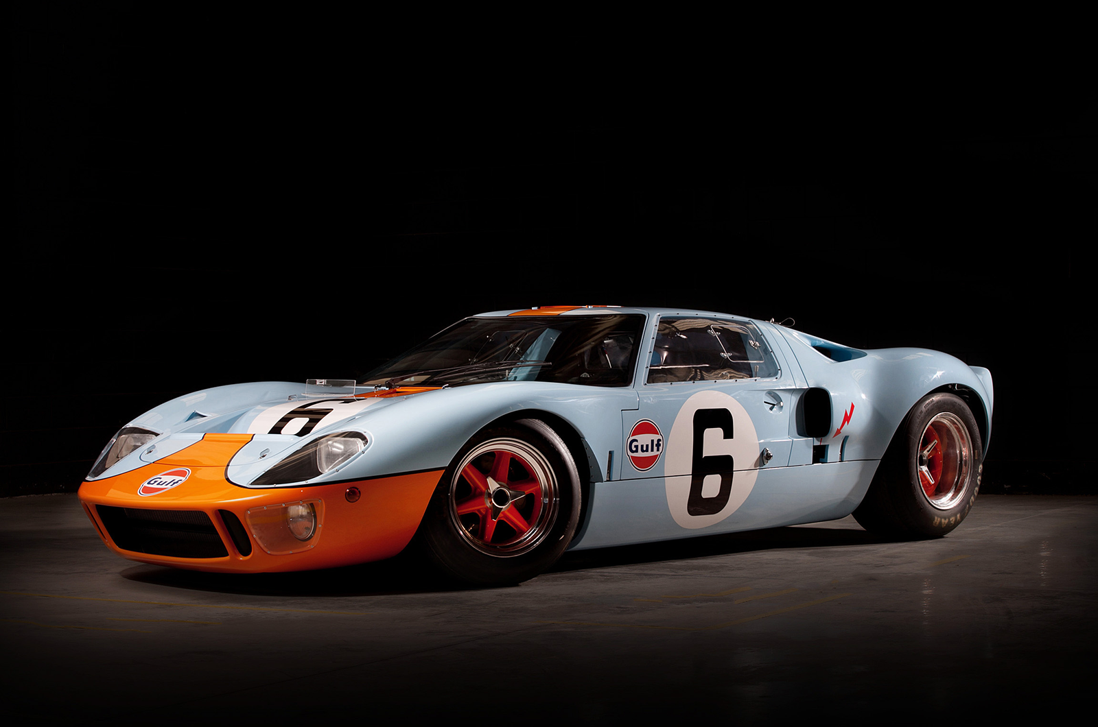 Classic & Sports Car – You can almost taste the champagne with these Ford GT40 replicas