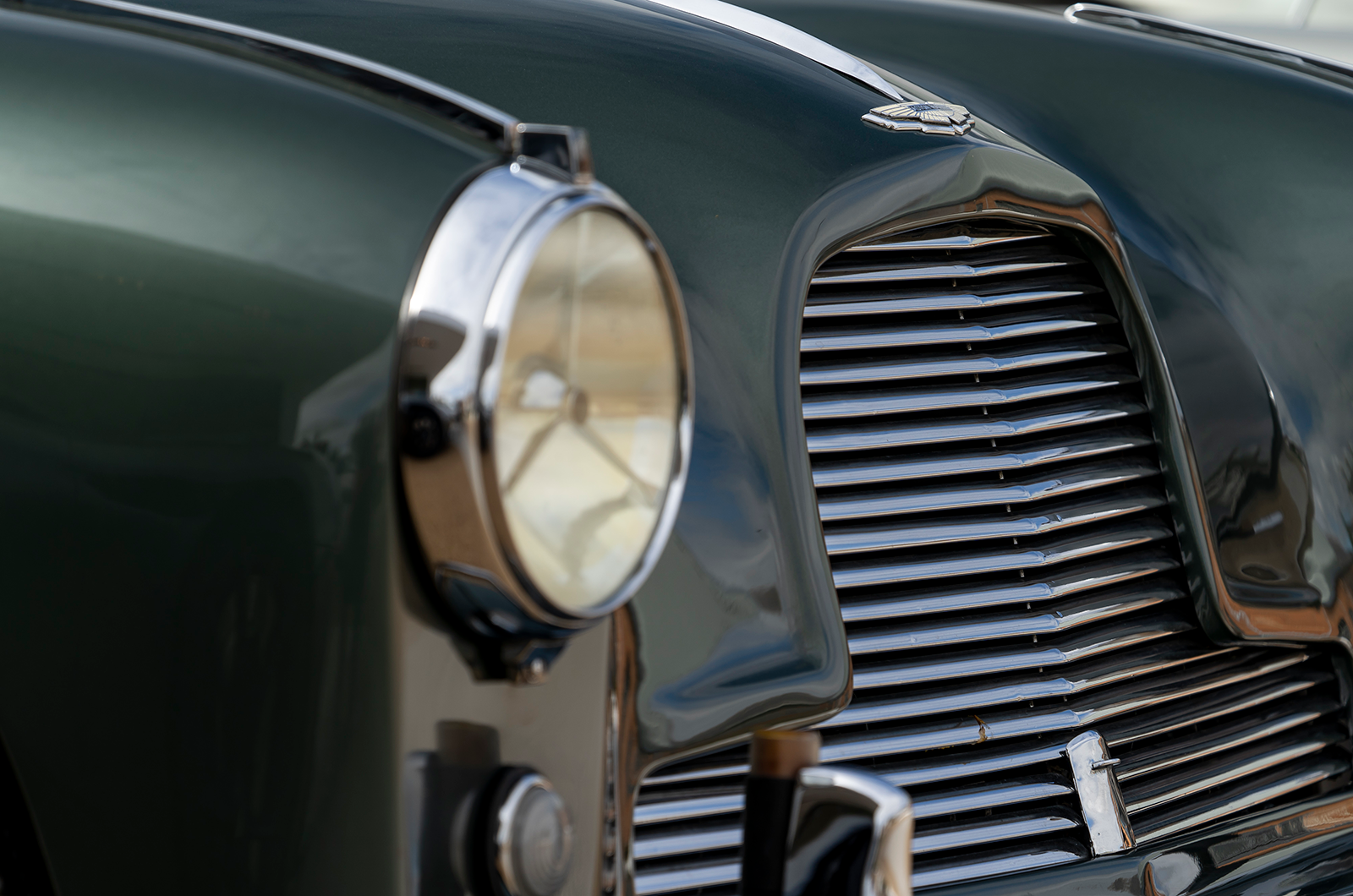 Classic & Sports Car – Aston Martin drive