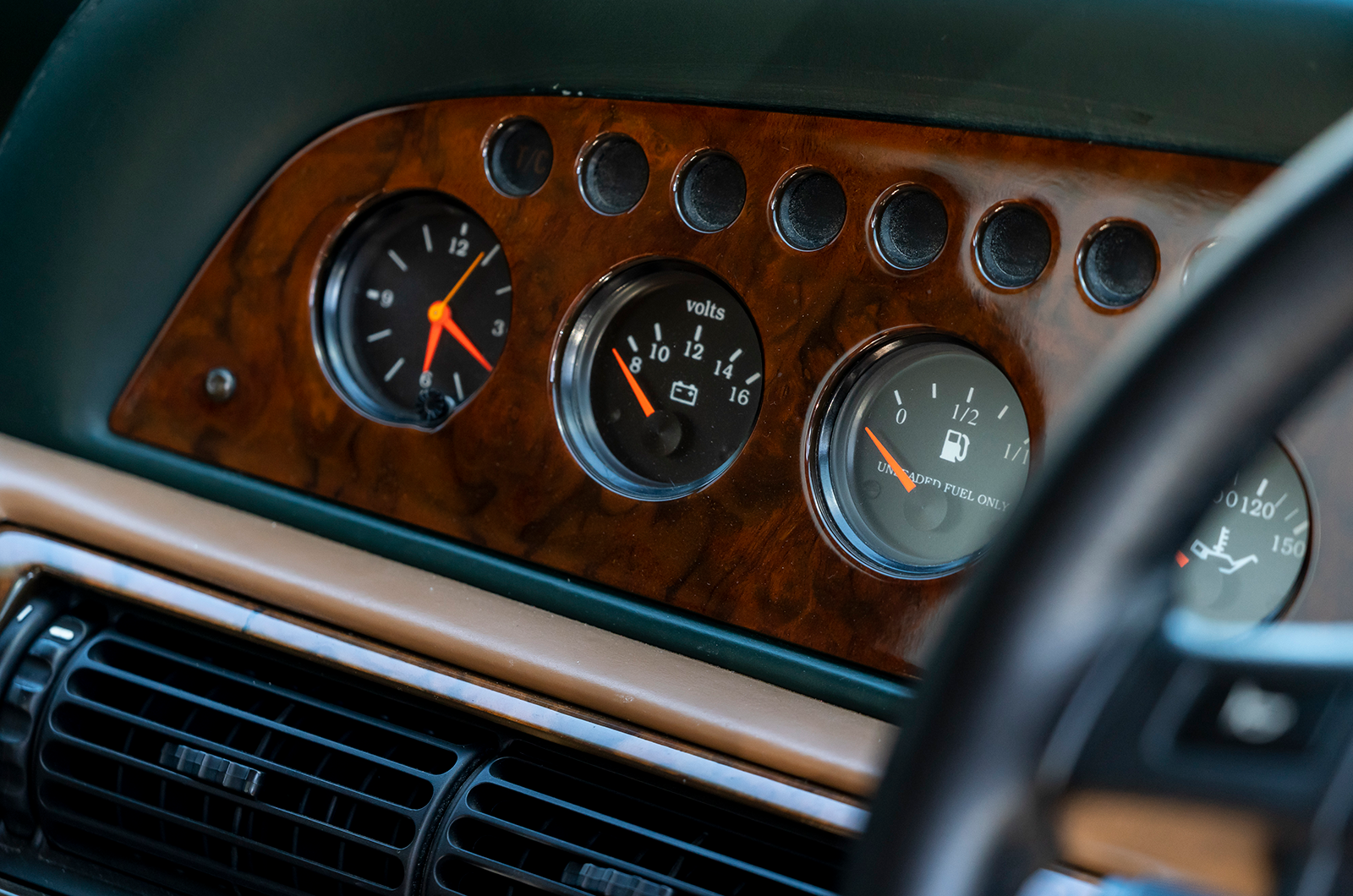 Classic & Sports Car – Aston Martin drive