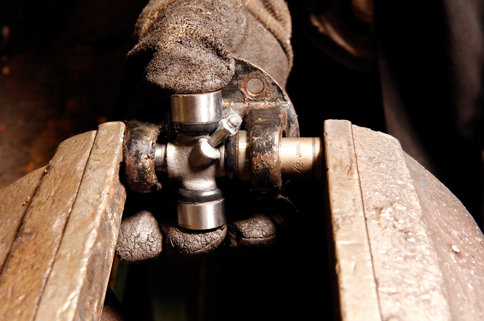 Classic & Sports Car – How to… overhaul a propshaft on your classic car