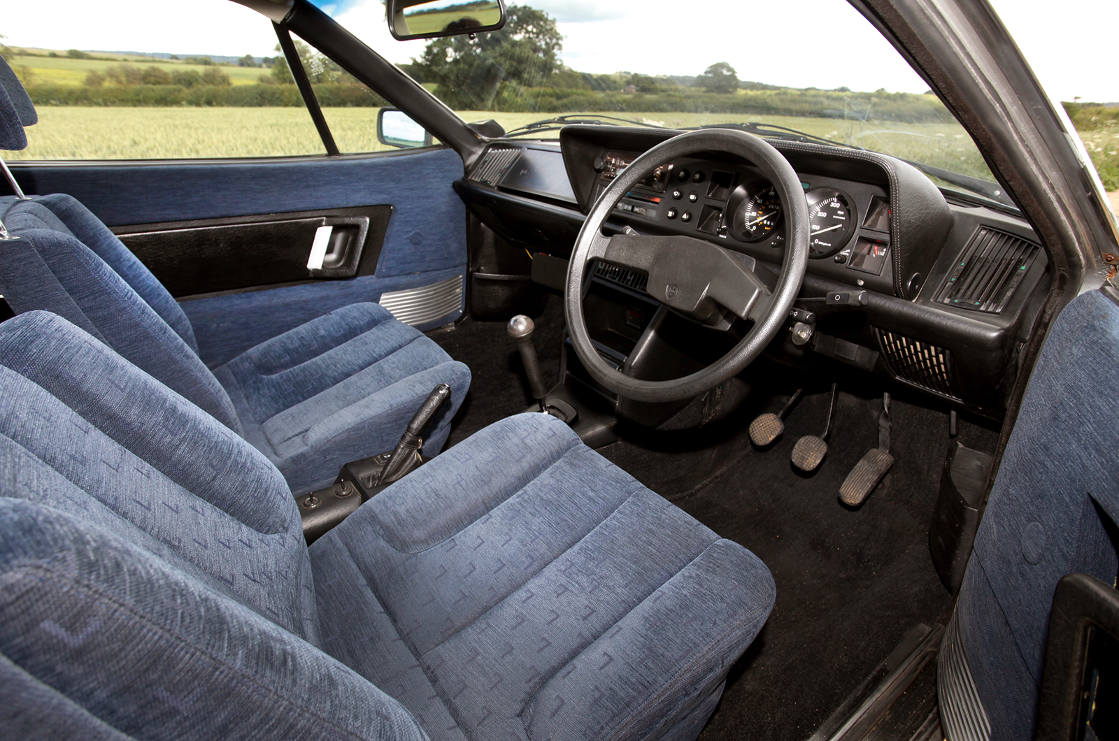 Classic & Sports Car – Luxury coupés: Mercedes 230CE vs Lotus Elite vs Lancia Gamma