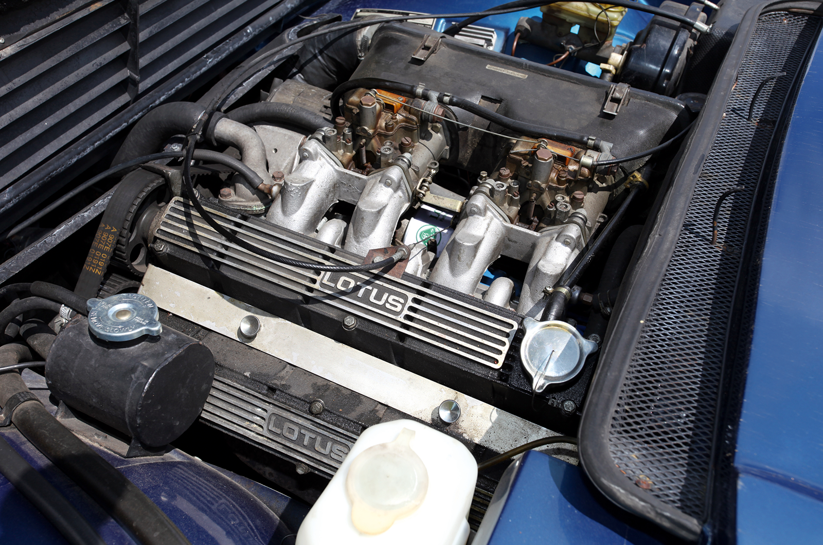 Classic & Sports Car – Luxury coupés: Mercedes 230CE vs Lotus Elite vs Lancia Gamma