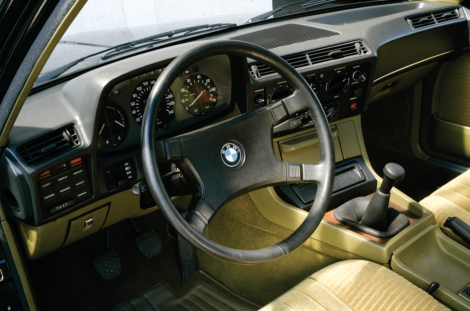 Classic & Sports Car – Pride of Bavaria: driving the BMW 7 Series