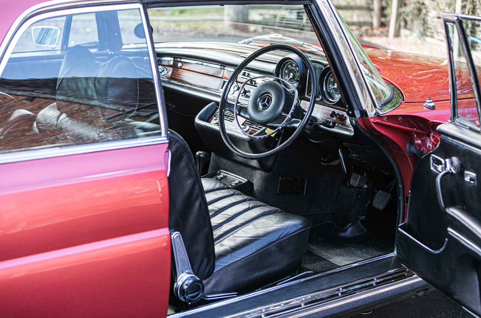 Classic & Sports Car – Lulu and Sir Cliff’s classics headline NEC show auction