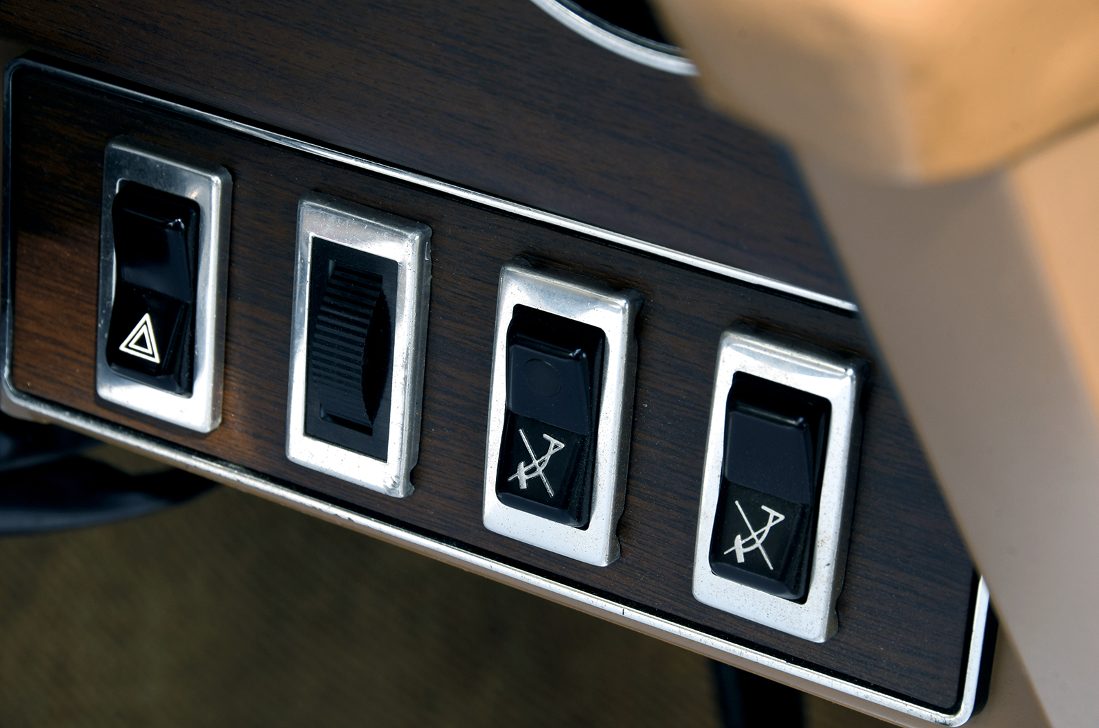 Classic & Sports Car – This is the modern world: Chrysler 2 Litre, Peugeot 504GL & Fiat 132