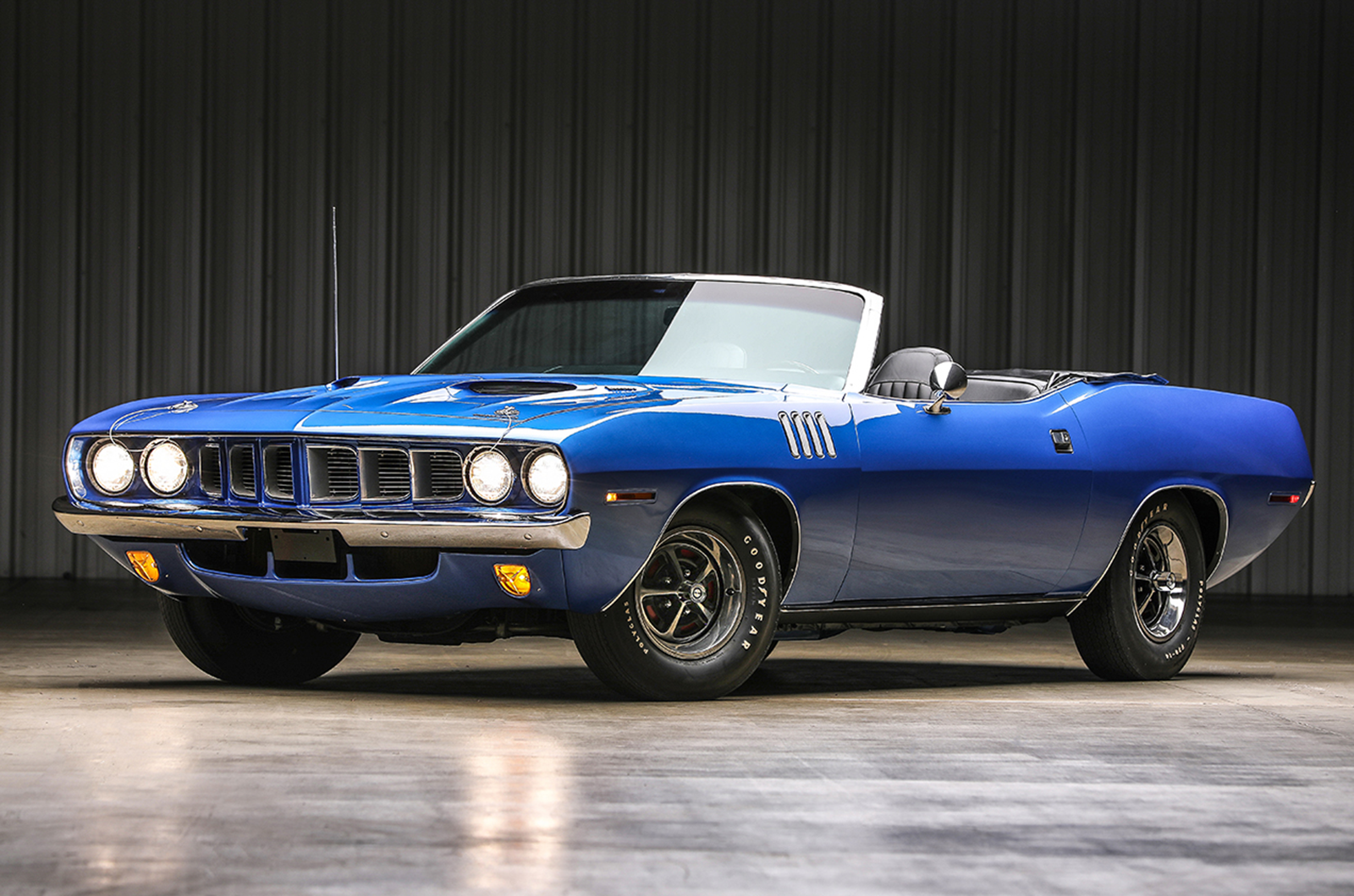 Unique Ferrari F50 headlines desert sale