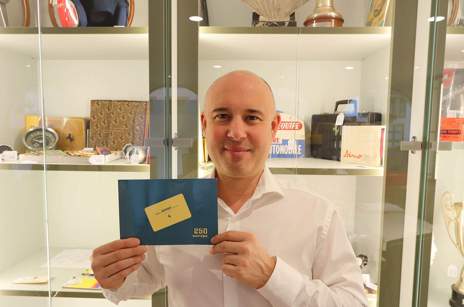 Ni-Cola Classics’ Tobias Friedrich with the brochure